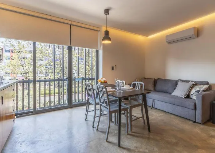Zielo 2bdrm 1bath Fits 6 Ac Rooftop Apartment *